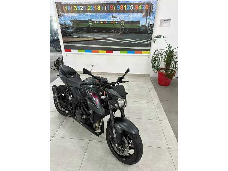 Suzuki GSX-S Preto 11