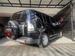 Mitsubishi Pajero Full