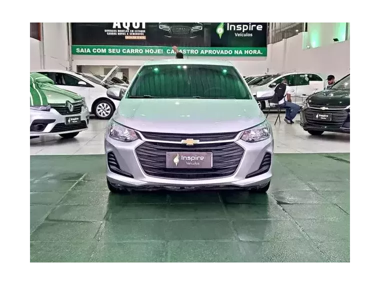 Chevrolet Onix Prata 4