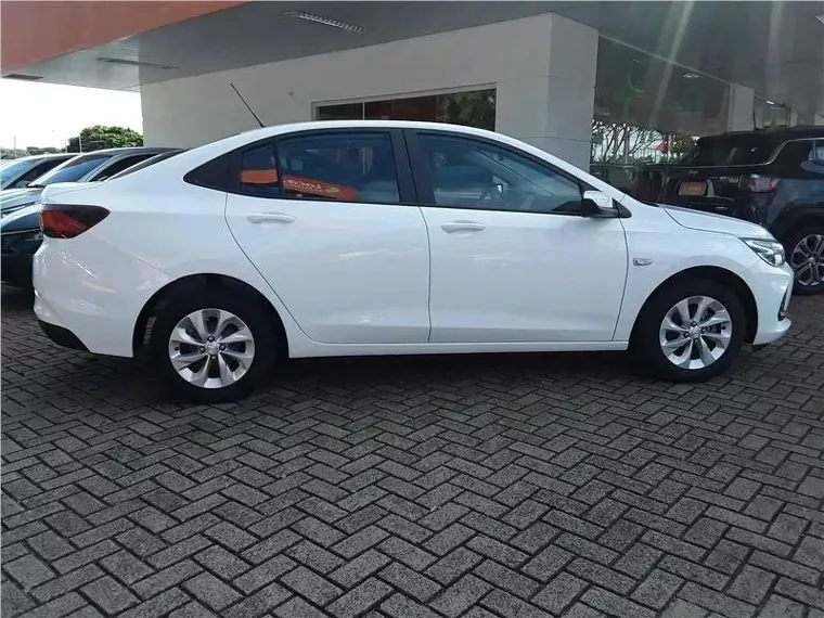 Chevrolet Onix Branco 3