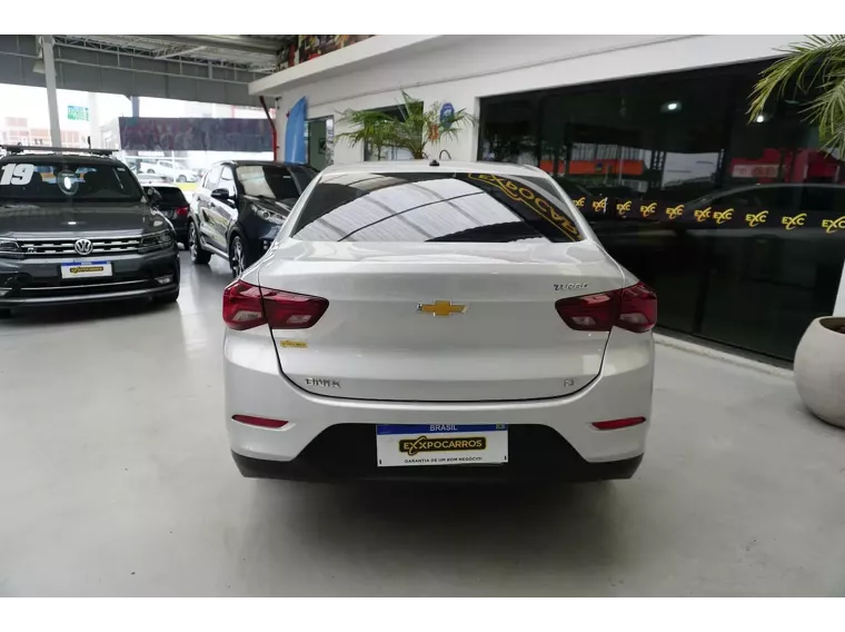 Chevrolet Onix Prata 4