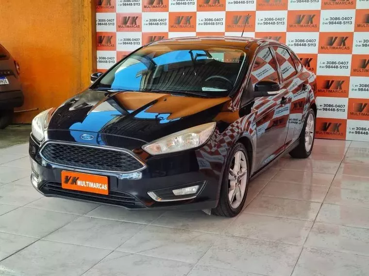 Ford Focus Preto 14