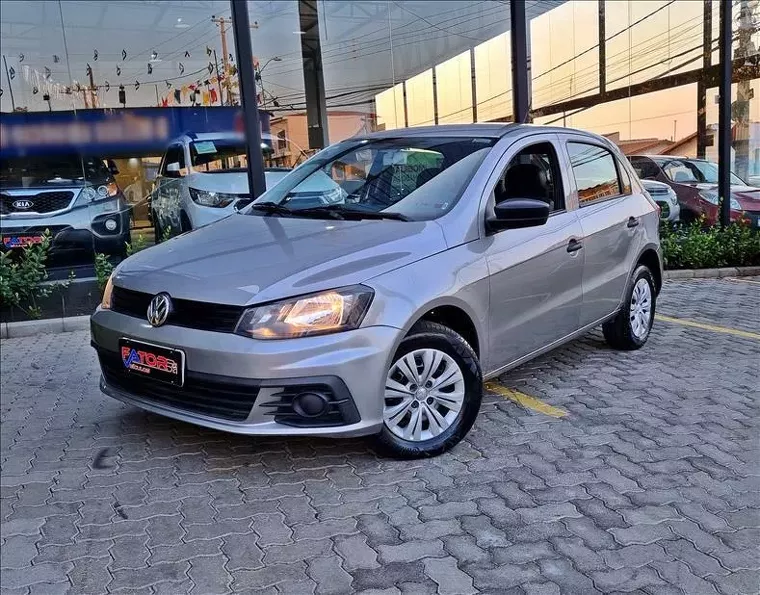 Volkswagen Gol Prata 1