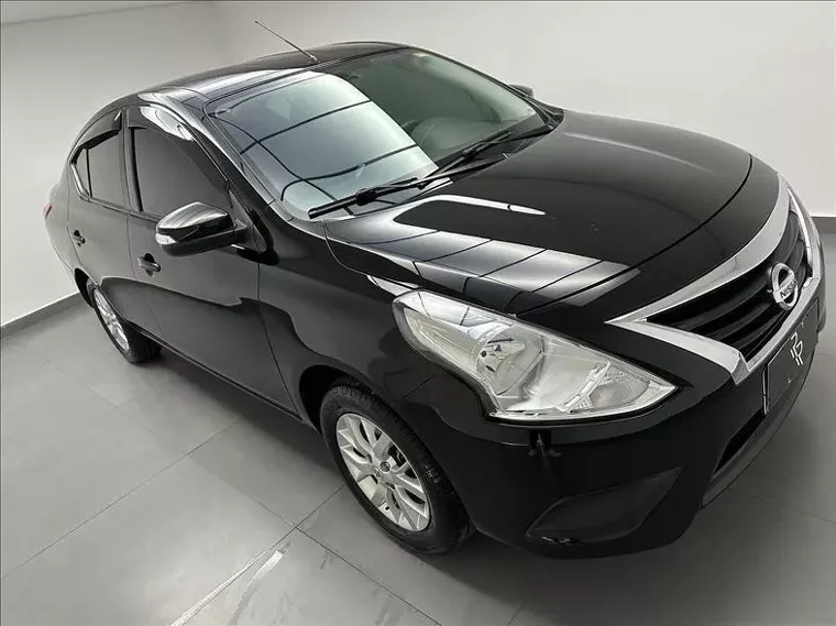 Nissan Versa Preto 1