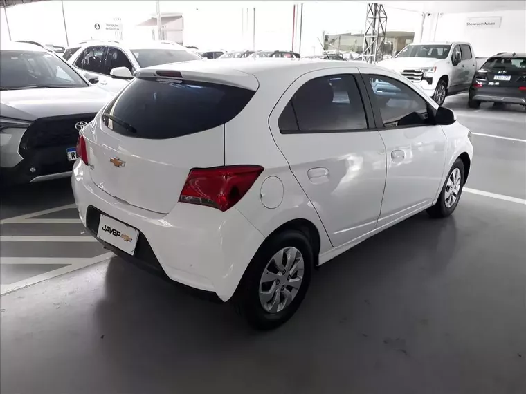 Chevrolet Onix Branco 6