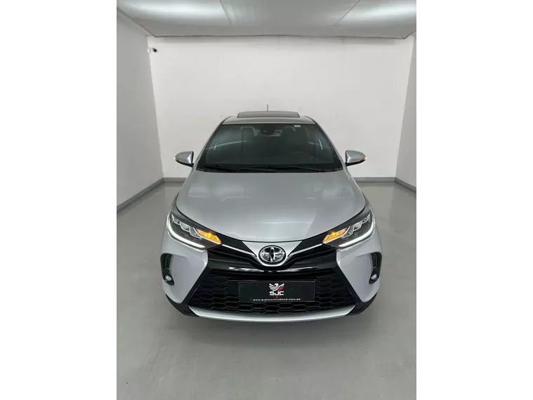 Toyota Yaris Prata 12