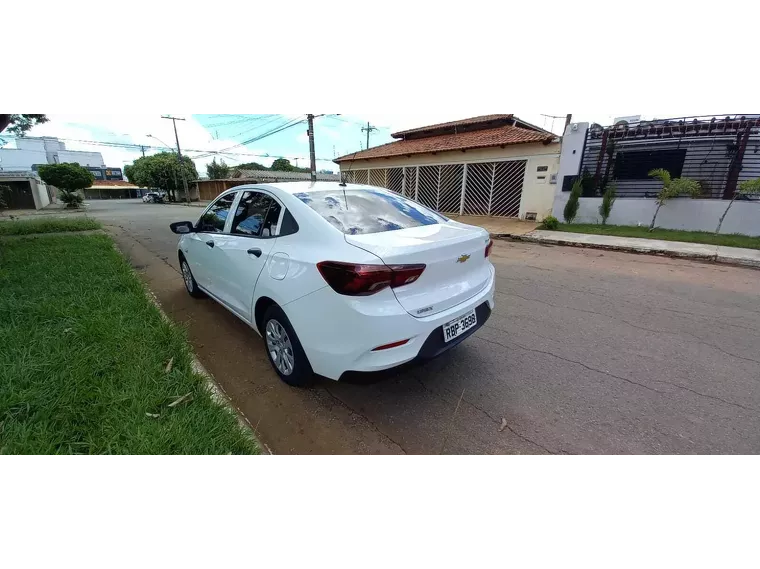 Chevrolet Onix Branco 4