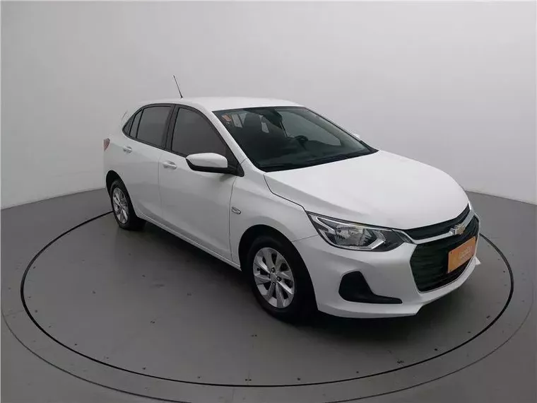 Chevrolet Onix Branco 2