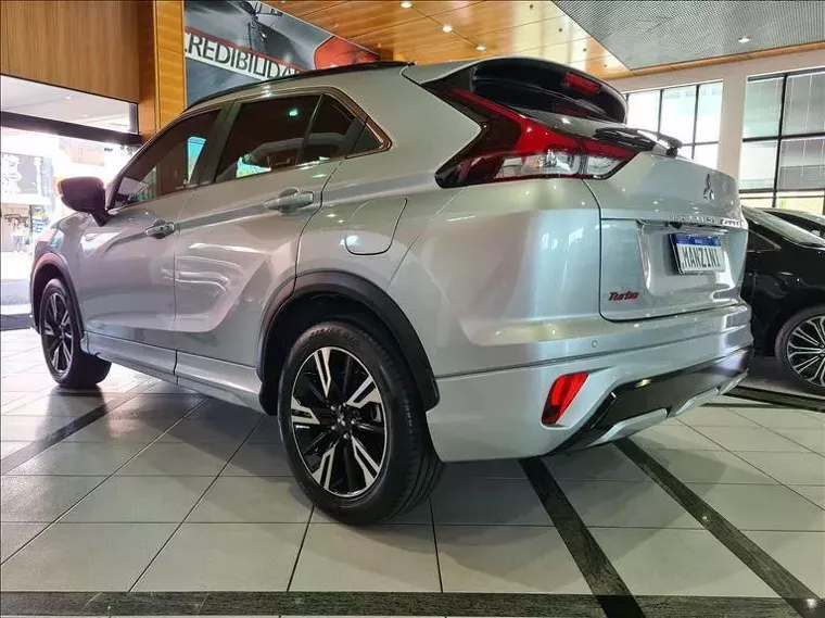 Mitsubishi Eclipse Cross Prata 2