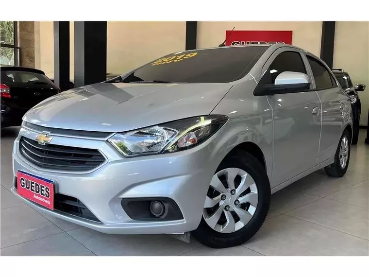 Chevrolet Onix Prata 16