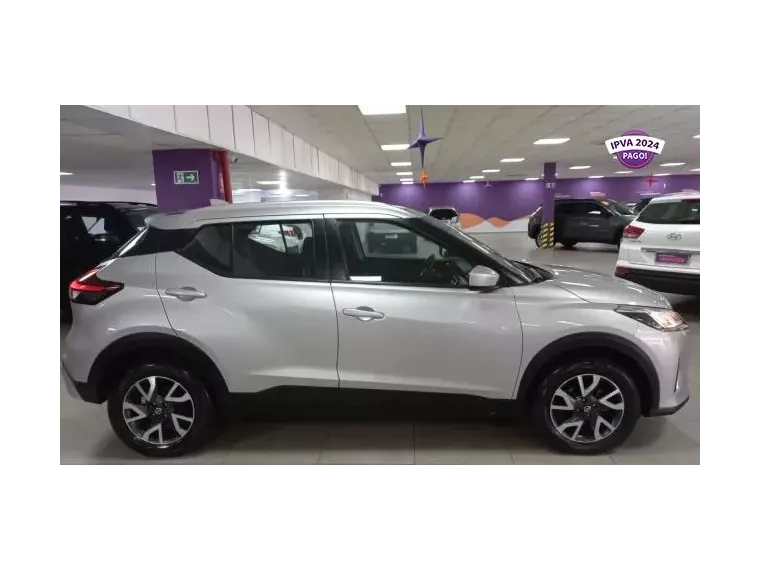 Nissan Kicks Prata 8