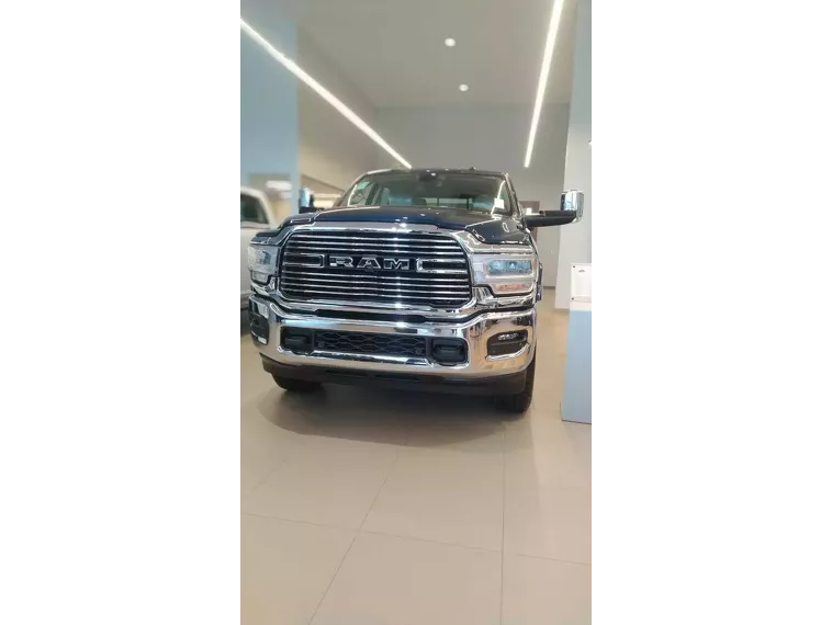 RAM 3500 Azul 10