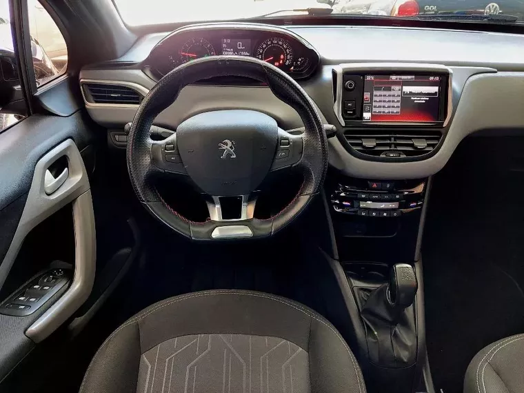 Peugeot 208 Preto 6