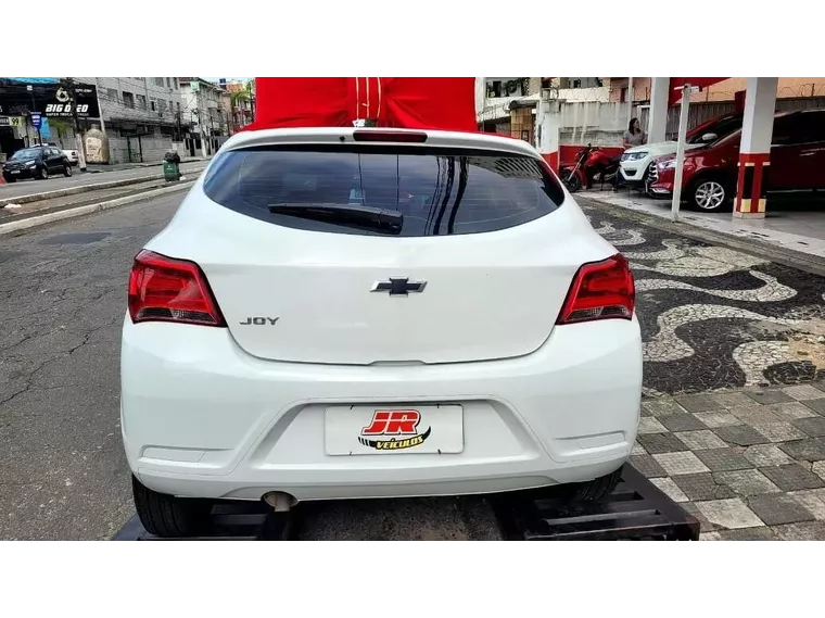 Chevrolet Onix Branco 9