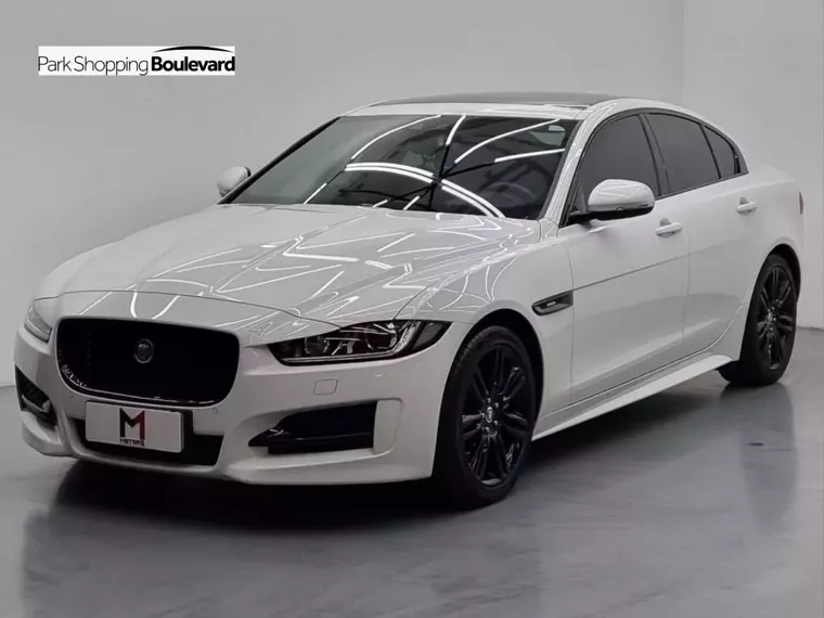 Jaguar XE Branco 2