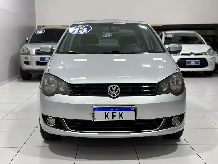 Volkswagen Polo Sedan Prata 3