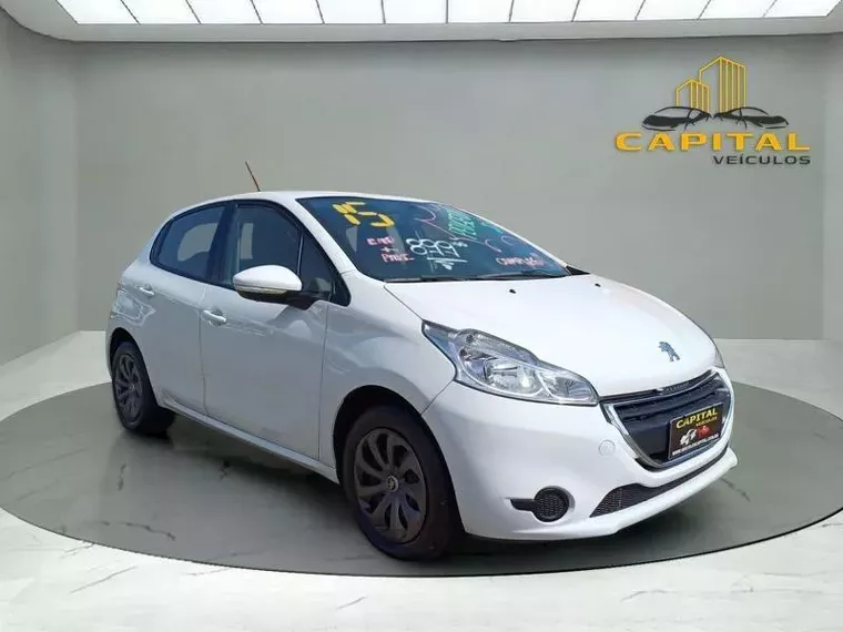 Peugeot 208 Branco 11