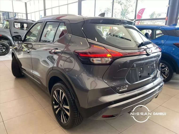 Nissan Kicks Cinza 5