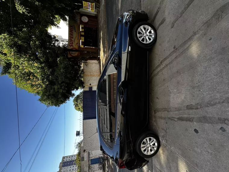 Chevrolet Onix Preto 14