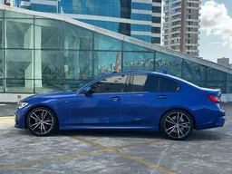 BMW 330i