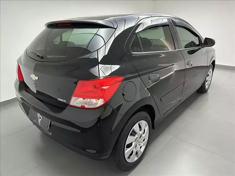 Chevrolet Onix Preto 8