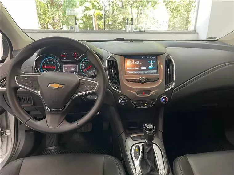 Chevrolet Cruze Prata 4