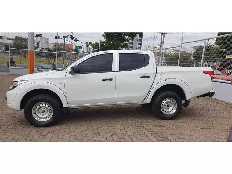 Mitsubishi L200 Triton Branco 6