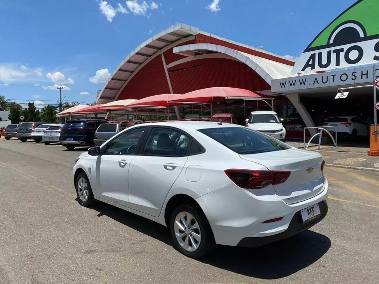 Chevrolet Onix Branco 4