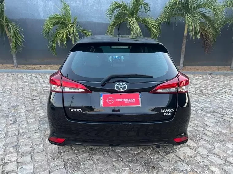 Toyota Yaris Preto 2