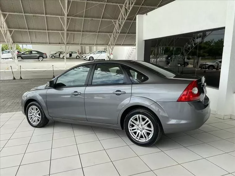 Ford Focus Cinza 4