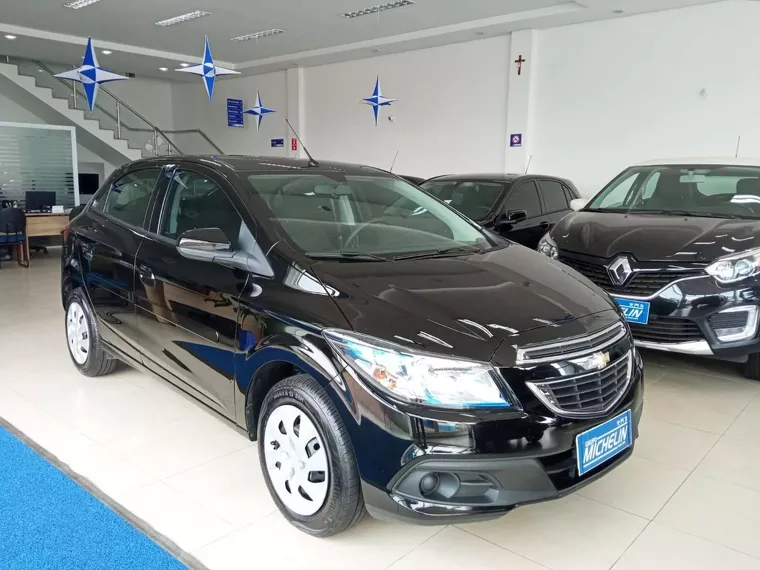 Chevrolet Onix Preto 7