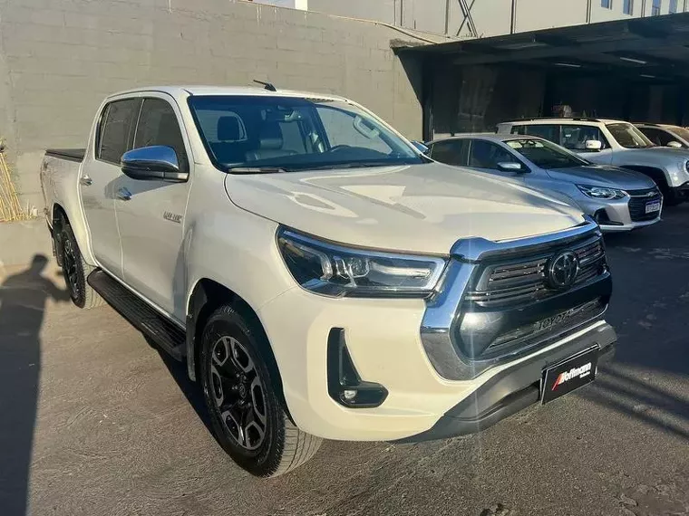 Toyota Hilux Branco 4