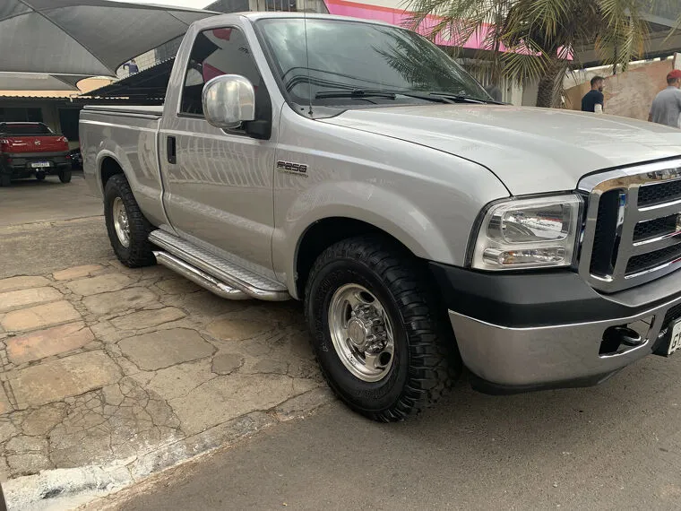 Ford F-250 Prata 2