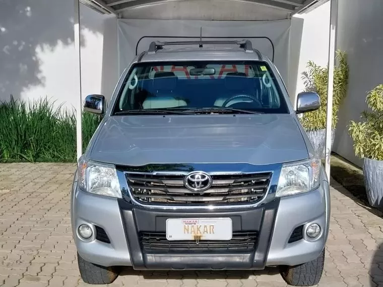 Toyota Hilux Prata 2