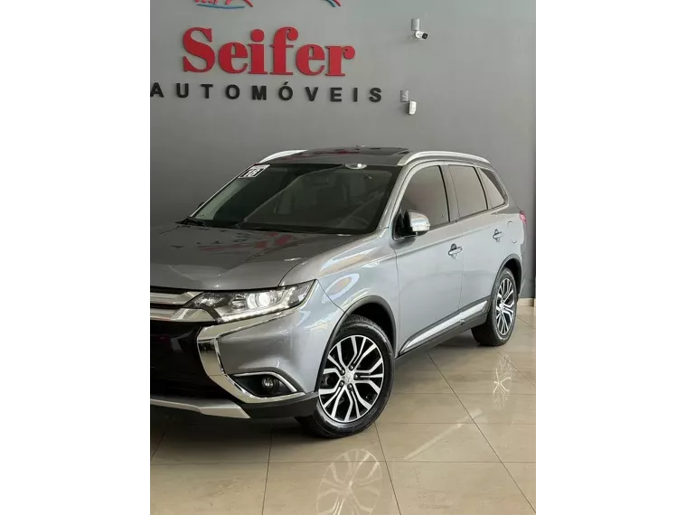 Mitsubishi Outlander Cinza 2