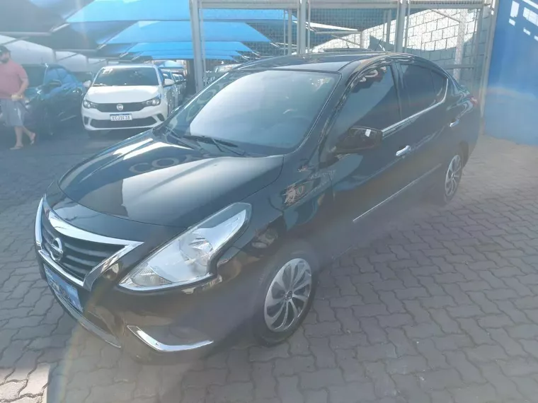 Nissan Versa Preto 1