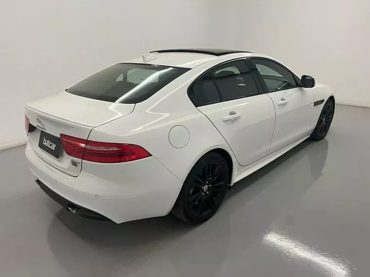 Jaguar XE Branco 6