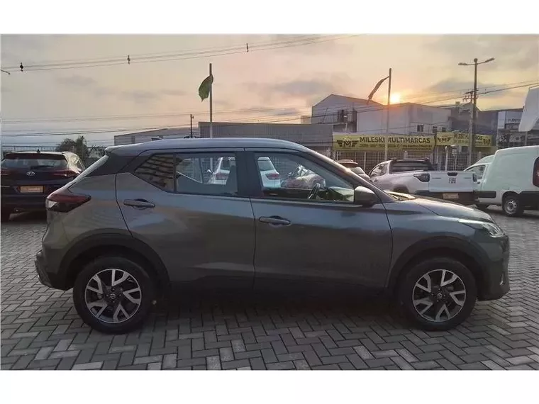 Nissan Kicks Cinza 9