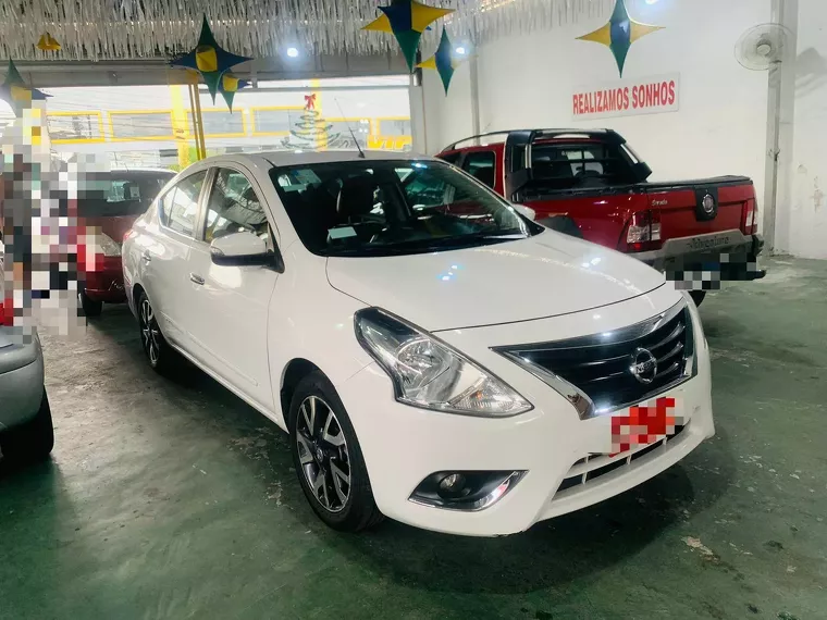 Nissan Versa Branco 1