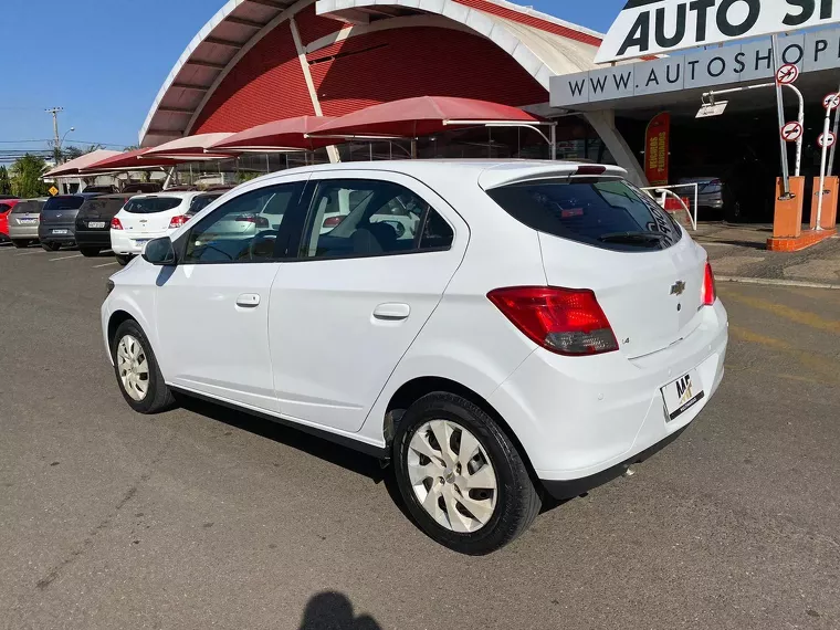 Chevrolet Onix Branco 7