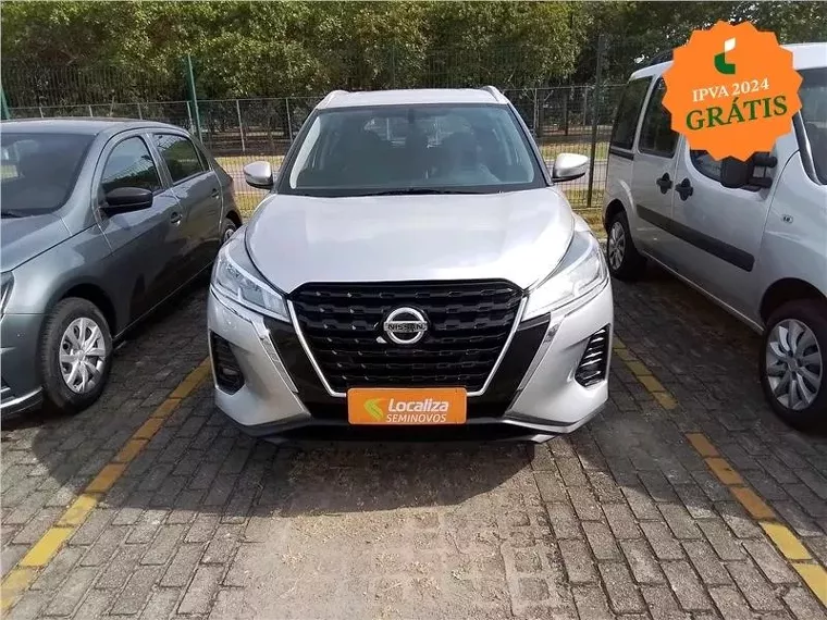 Nissan Kicks Prata 6