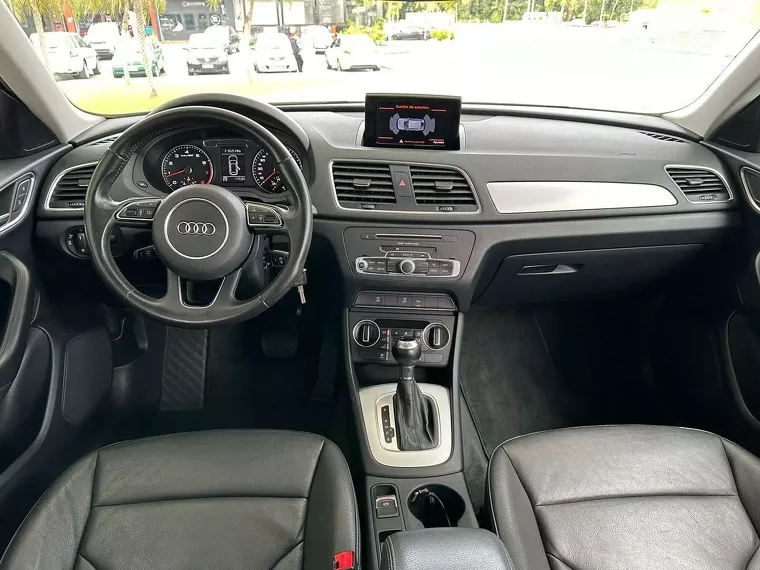 Audi Q3 Prata 10