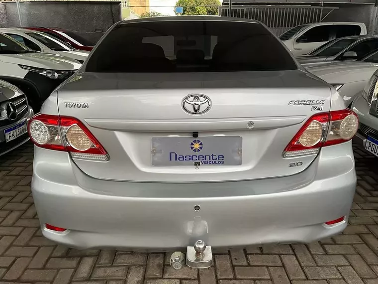 Toyota Corolla Prata 2