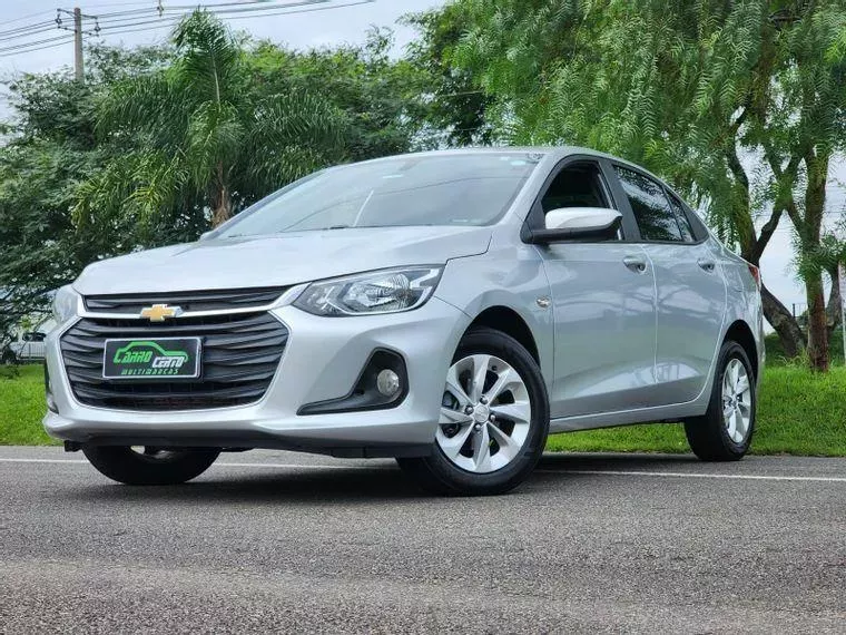 Chevrolet Onix Prata 5