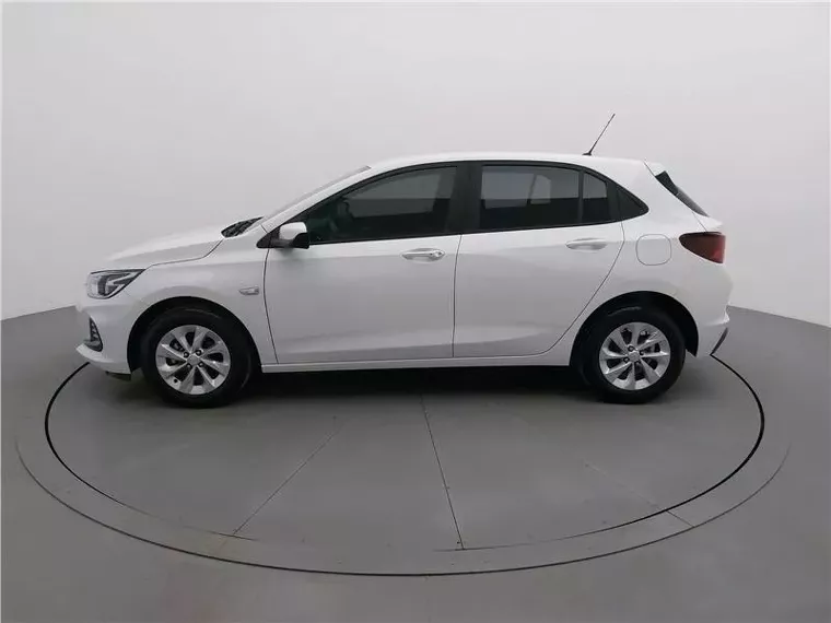 Chevrolet Onix Branco 11