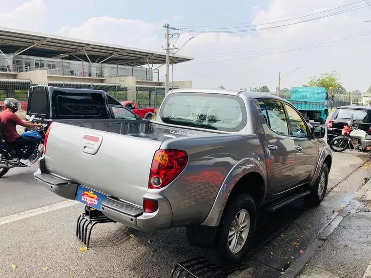 Mitsubishi L200 Prata 1