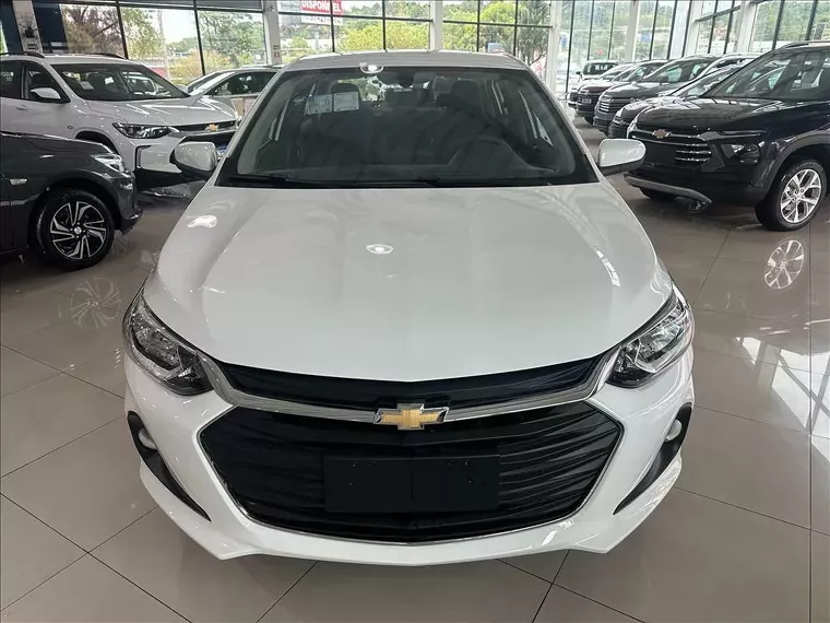 Chevrolet Onix Branco 12