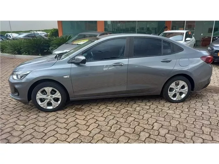 Chevrolet Onix Cinza 5