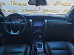 Toyota Hilux SW4