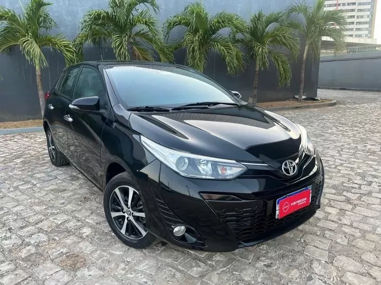 Toyota Yaris Preto 1